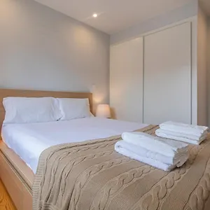 Graceful 2bdr Duplex By Lovelystay , Lisbon Portugal
